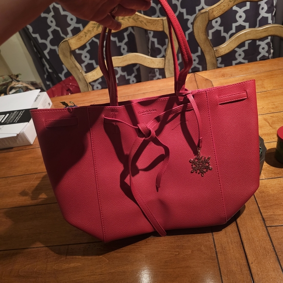 Elizabeth Arden Vibrant Red Tote Bag - Picture 3 of 4